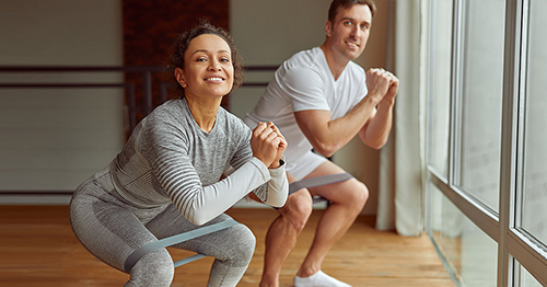 https://www.hss.edu/images/articles/couple-doing-squat-exercises-500x262.jpg