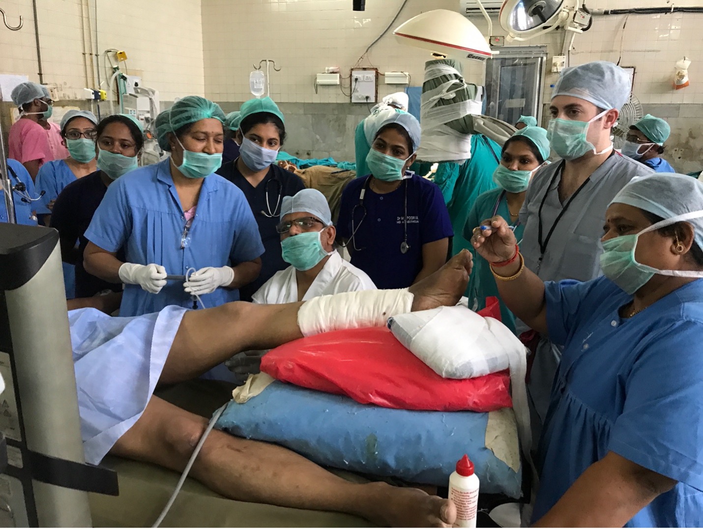 Dr. Mark Harris, HSS RAPM GH fellow, teaches ultrasound-guided regional anesthesia to anesthesiologists at OGH