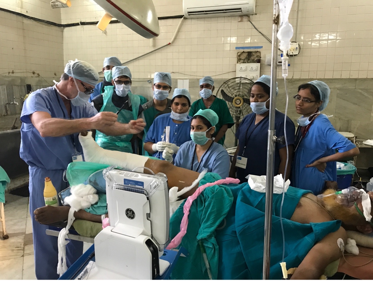 Dr. Tom Quinn teaches ultrasound-guided regional anesthesia to anesthesiolgoists at OGH