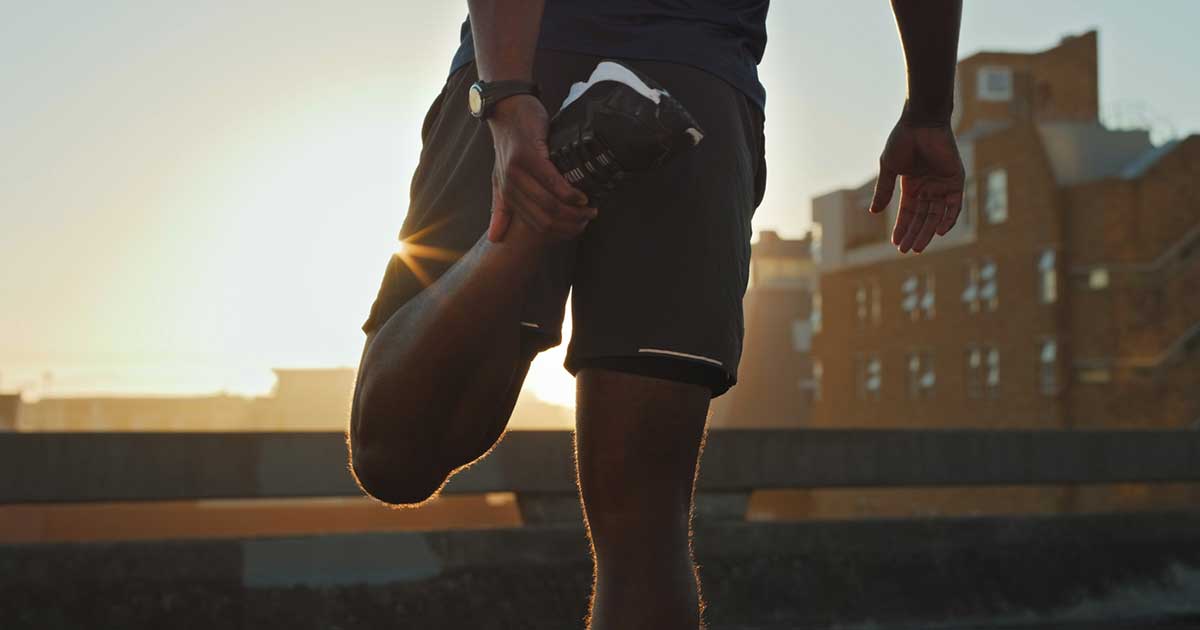Causes of Knee Pain And How IT Band Stretches Can Be The Secret - Kbands  Training
